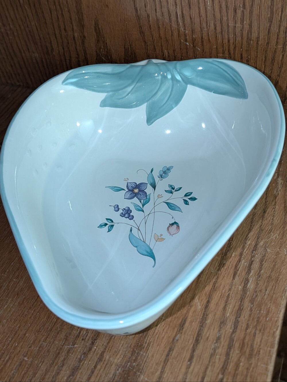 Pfaltzgraff April Strawberry Shaped Ceramic Dish